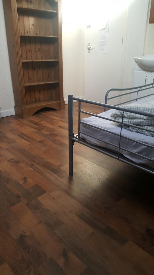 Anfield Road Euro Hostel Ліверпуль Номер фото