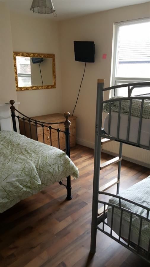 Anfield Road Euro Hostel Ліверпуль Номер фото
